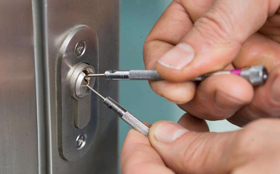 ouvrir une porte fermée à clé Paris 10