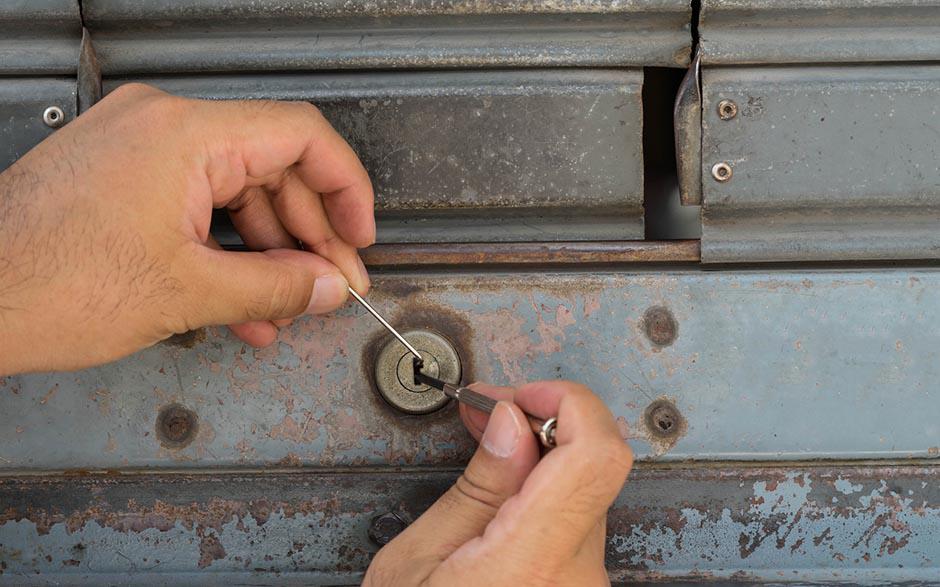 ouvrir une porte fermée à clé Villemomble